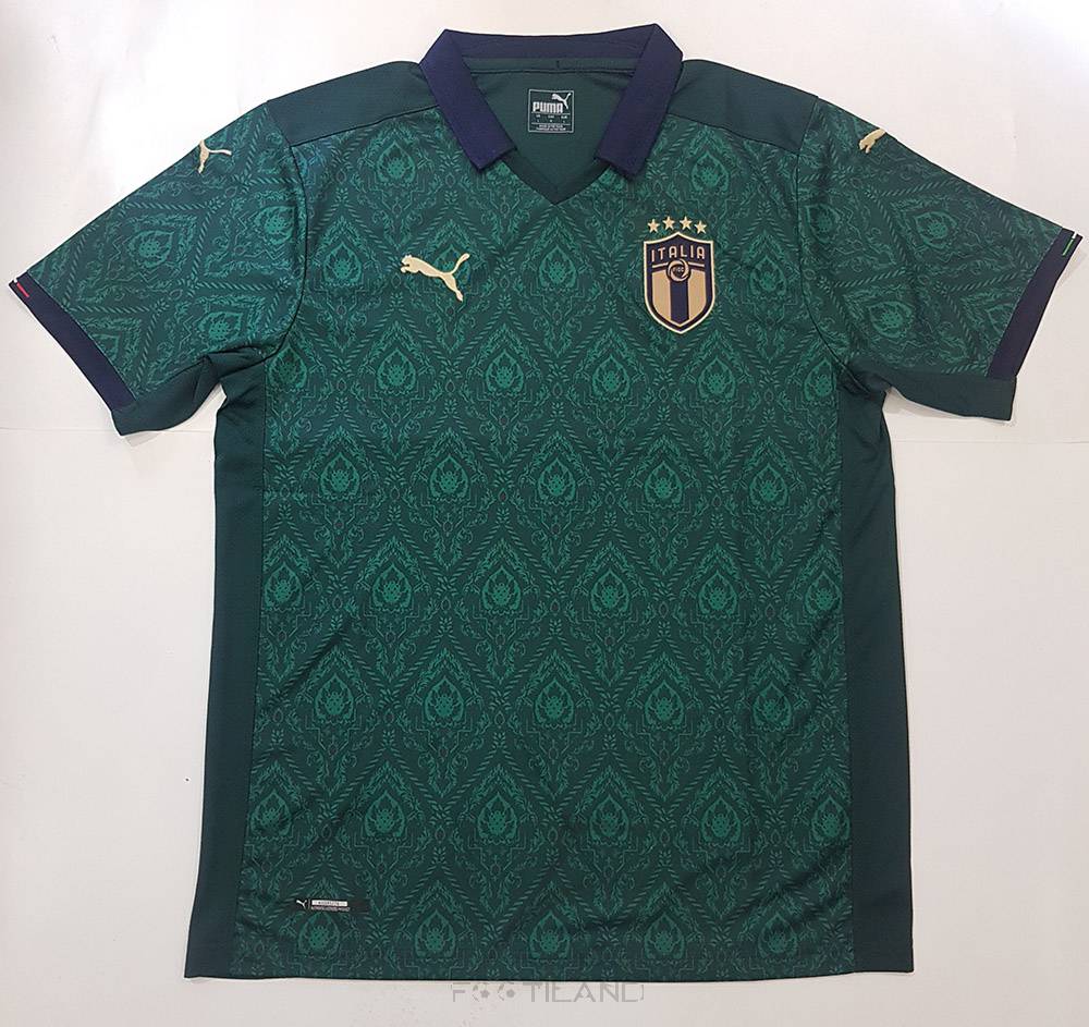 لباس سوم ایتالیا 2020 با زمینه سبز طرح گرافیک جذاب یقه پیراهن بصورت پولو شرتی بصورت تیشرت آستین کوتاه